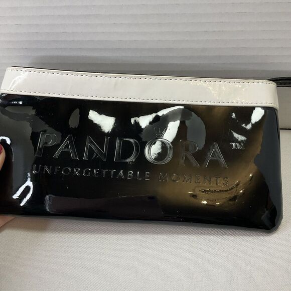 PANDORA Embossed Patent Black & White Clutch Wallet Wristlet Cosmetic‎ Zip Purse - Picture 2 of 7
